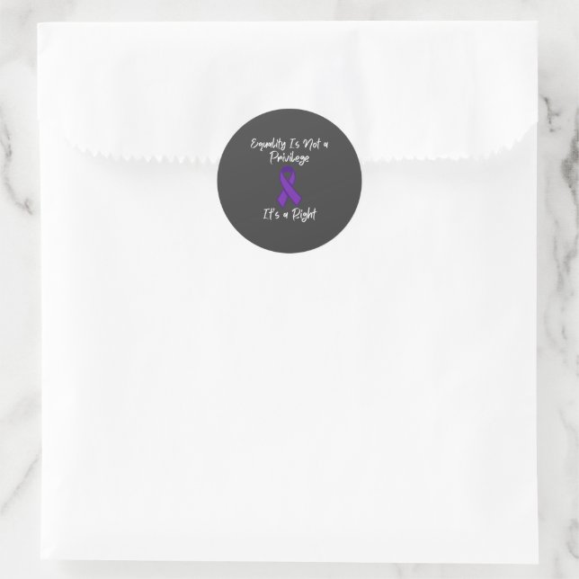 Equality is not a privilege it’s a right, feminism classic round sticker (Bag)