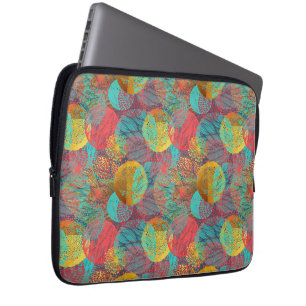 Ethereal Golden Blossoms - Seamless Floral Harmony Laptop Sleeve