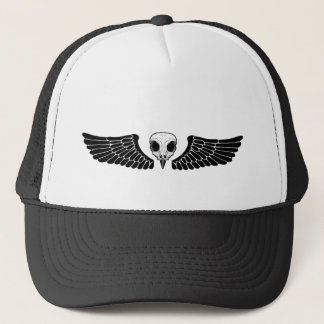 Eulenschädel mit schwarzen Flügeln Trucker Hat