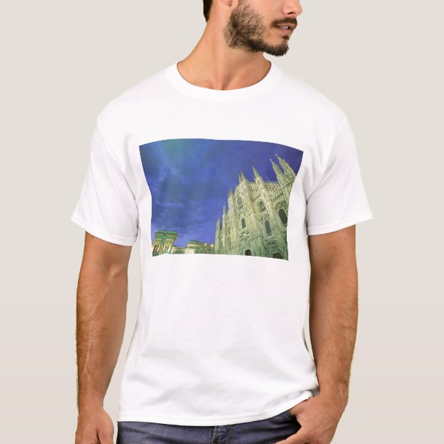 Europe, Italy, Lombardia, Milan. The Duomo, T-Shirt (Front)
