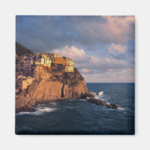 Europe, Italy, Manarola. The cliff-nestled Magnet