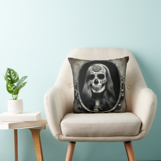 EXISTENTIAL LITE Vintage Femme Skull Portrait 5 Cushion