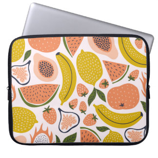 Exotic fruit seamless pattern in hand-drawn style. laptop sleeve