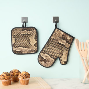 Exotic snake skin animal print pattern modern bold oven mitt & pot holder set