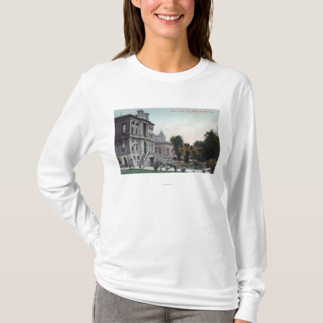 Exterior View of the Polo County Court House (Front)