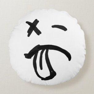 Face with Black Eye and Tongue Sticking Out Round Cushion