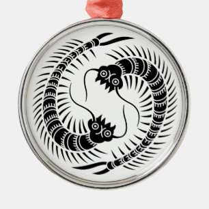 Facing Centipedes circle Metal Tree Decoration