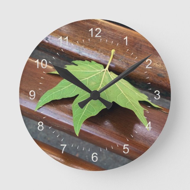 fallen leaf round clock (Front)