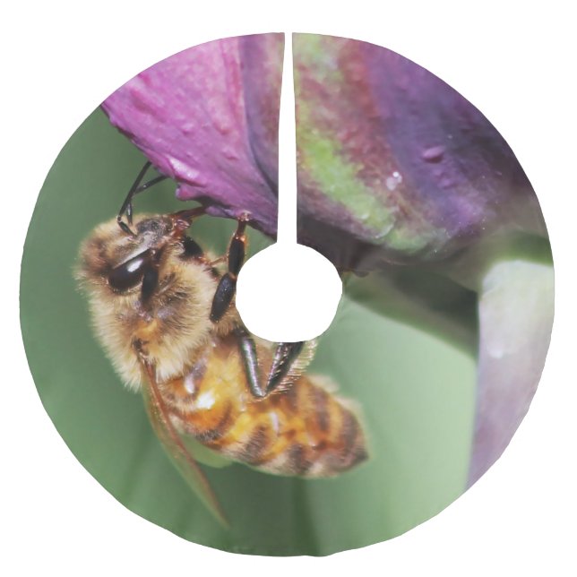 Falln Fuzzy Little Bee Brushed Polyester Tree Skirt (Front)