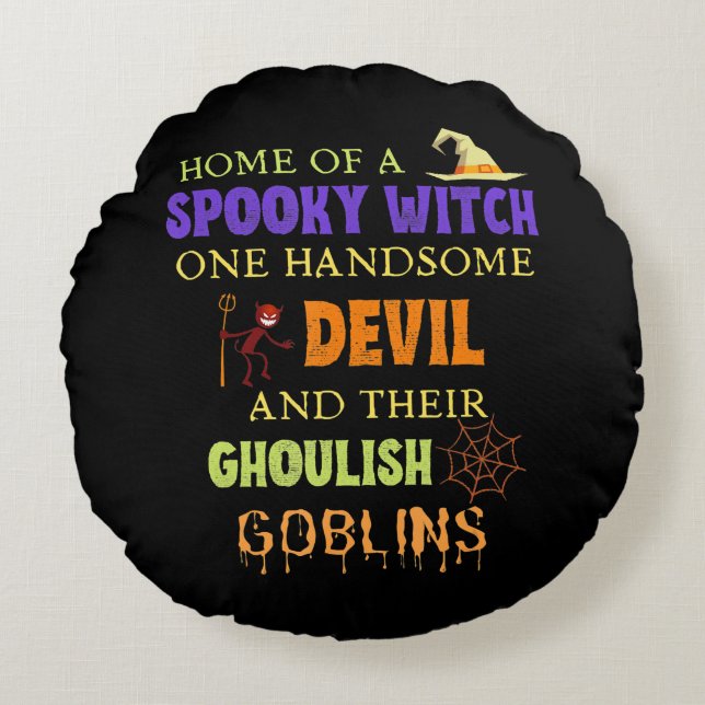 Family Halloween Quote With Witch Devil Spider Round Cushion (Front)