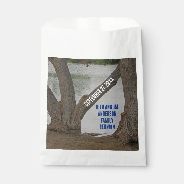Family Reunion Rustic Lakehouse Annual Vacation Favour Bags (Front)