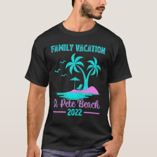 Family Vacation 2022 Vintage Style Florida St Pete T-Shirt
