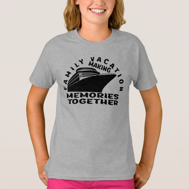 FAMILY VACATION. T-Shirt (Front)