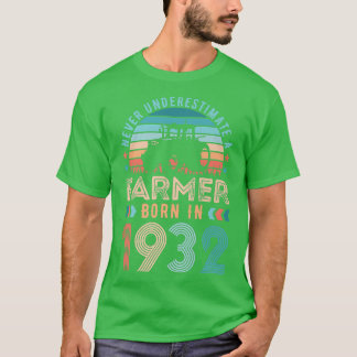Farmer born in 1932 Farming Gift 90th Birthday  T-Shirt