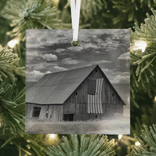 Farms | BW American Flag Barn Scene Glass Tree Decoration (Insitu)