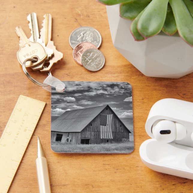 Farms | BW American Flag Barn Scene Key Ring (Desk)