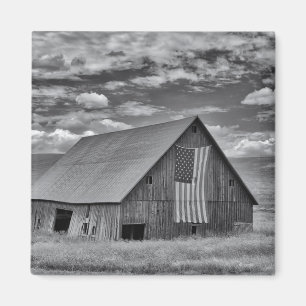 Farms BW American Flag Barn Scene Magnet