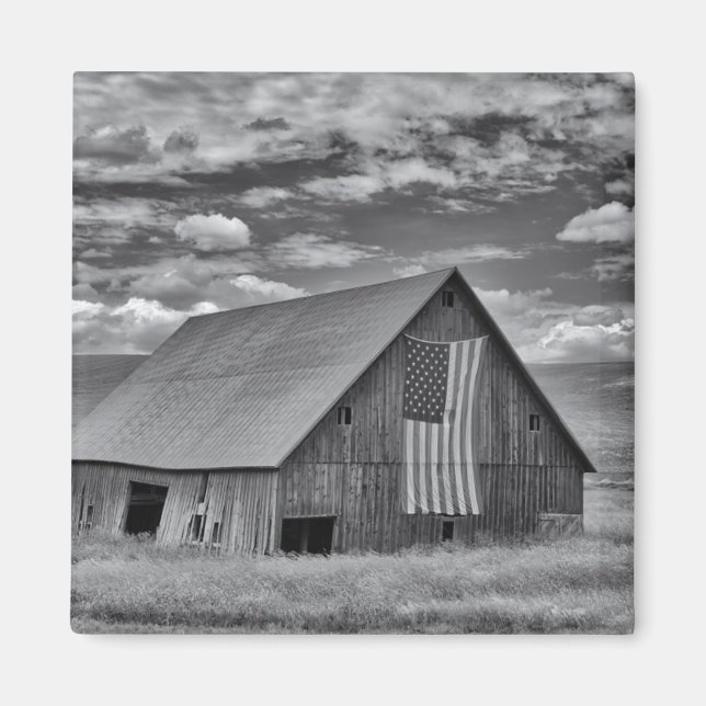 Farms | BW American Flag Barn Scene Magnet (Front)