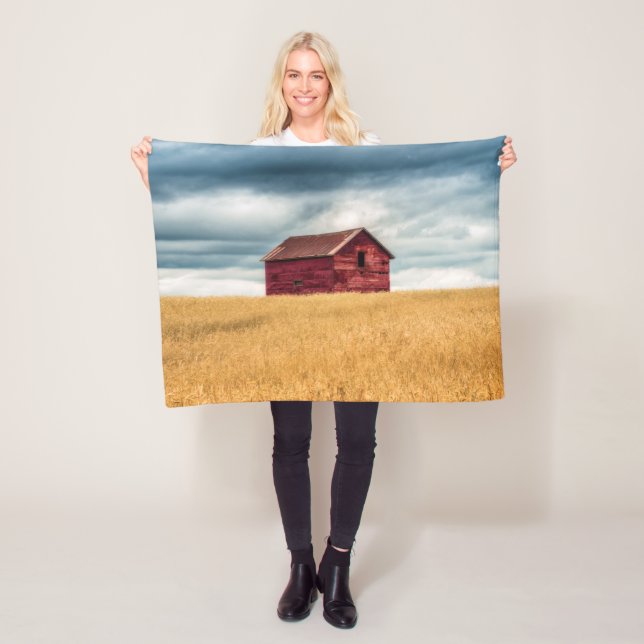 Farms | Old Red Barn Fleece Blanket (In Situ)