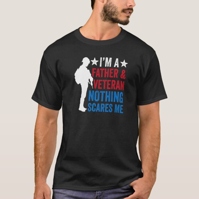 Father And Veteran Nothing Scares Me Daddy Father' T-Shirt (Front)