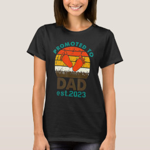 Fathers Day Dad Est 2023 Expect Baby Men Wife Dau T-Shirt