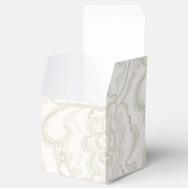 Faux White Lace Favour Box (Opened)