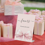 Favour sign pink bow<br><div class="desc">Pink background,  decorated with a large bow.  Text: Favours. Please take one!</div>