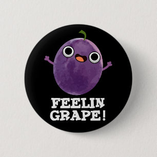 Feelin Grape Funny Fruit Pun Dark BG 6 Cm Round Badge