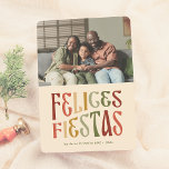 Felices Fiestas Postal de Navidad Retro con Foto Holiday Card<br><div class="desc">¡Una postal navideña con un estilo retro y divertido! Ideal para quienes desean algo original. La foto de su familia se presenta en un formato horizontal en la parte superior de la tarjeta. Justo debajo, el mensaje “Felices Fiestas” se muestra en una tipografía vintage y llamativa, con una paleta de...</div>