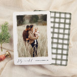 Feliz Navidad | Postal Elegante y Minimalista Holiday Card<br><div class="desc">Capture el espíritu navideño con esta tarjeta navideña elegante con foto. Su retrato está enmarcado por un borde blanco pintado a mano con bordes artísticos y desiguales, lo que le da un toque único y artesanal. Debajo de la imagen, “feliz navidad” aparece en tipografía cursiva, acompañado del nombre de su...</div>