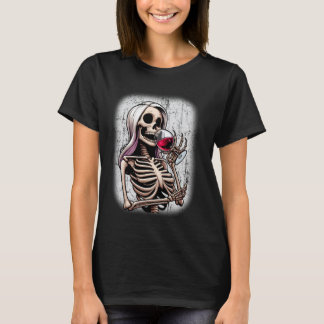 Female Skeleton Wine Drinking Vintage Halloween Wi T-Shirt