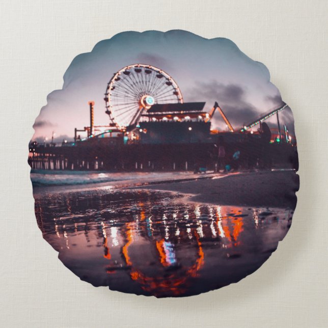 Ferris wheel during golden hour round cushion (Front)