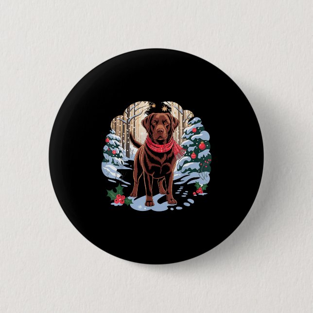 Festive Chocolate Lab In Snowy Forest Winter Xmas  6 Cm Round Badge (Front)