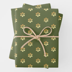 Festive Christmas Green & Gold Daisy  Wrapping Paper Sheet