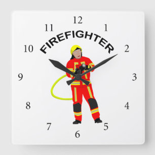 Feuerwehrmann in roter Einsatzkleidung Quadratisc Square Wall Clock