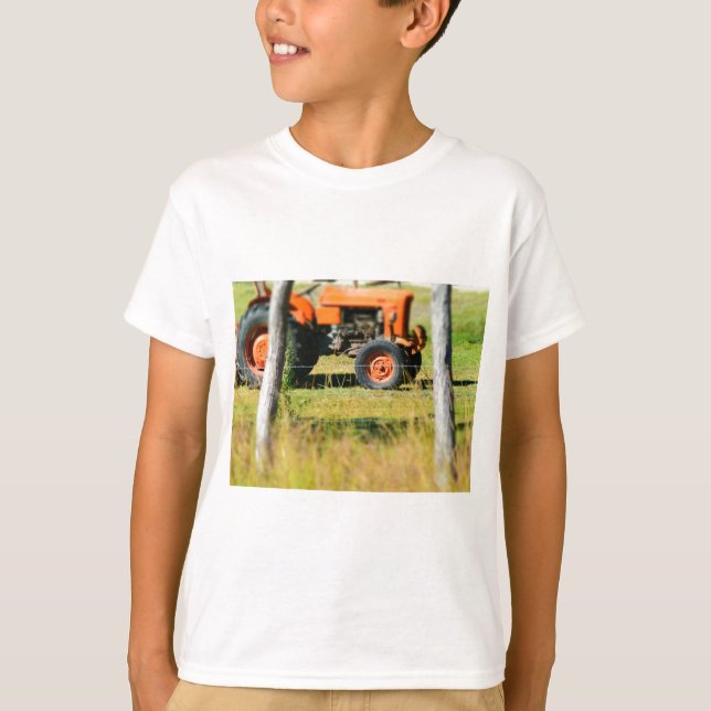 FIAT TRACTOR RURAL QUEENSLAND AUSTRALIA T-Shirt (Front)