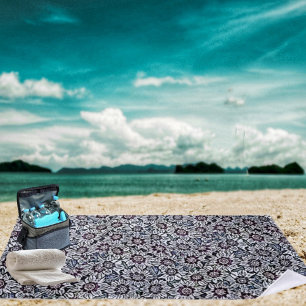 Field Of Daisies Beach Towel