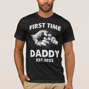 First Time Daddy New Dad Est 2022 Funny Fathers Da T-Shirt