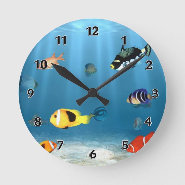 Fish In The Ocean Round Clock (Front)