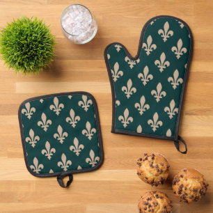 Fleur de Lis Pattern, Royal French Cream on Green Oven Mitt & Pot Holder Set