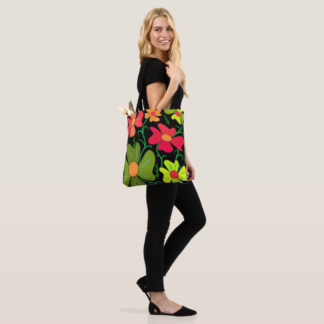 Floral art tote bag (On Model)