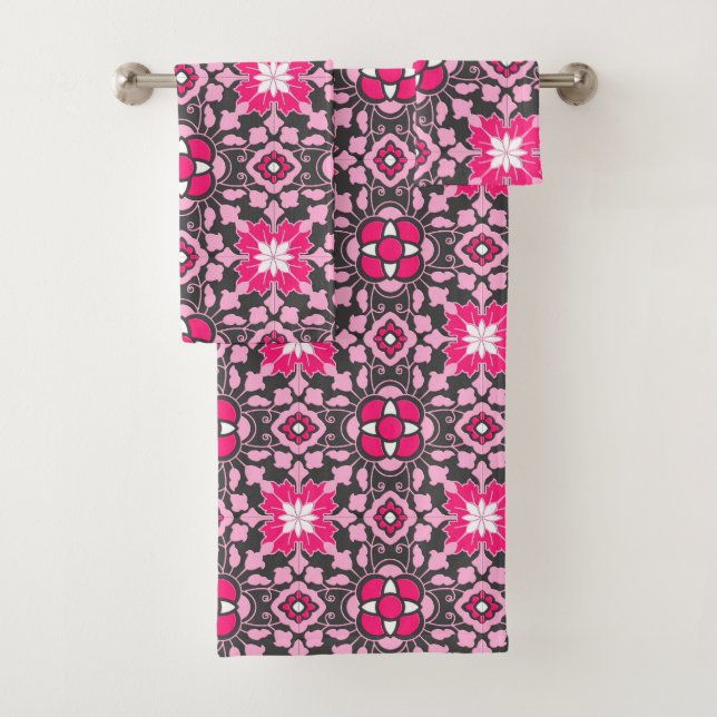 Floral Moroccan Tile, Fuchsia Pink & Grey / Grey Bath Towel Set (Insitu)