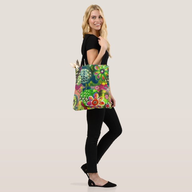 floral tote bag (On Model)
