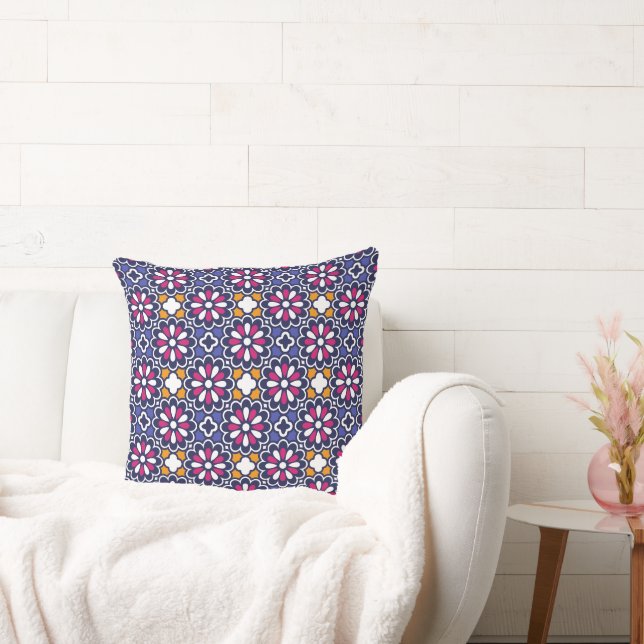 Flower Decoration Vintage Throw Pillow (Couch)