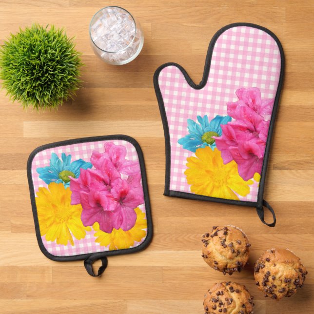Flowers and Pink Gingham Oven Mitt & Pot Holder Set (Top Down)
