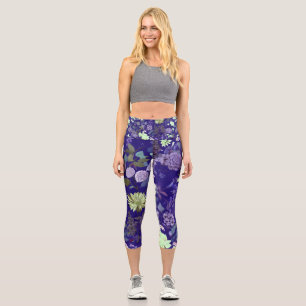 Flowers with an elegant and fascinating atmosphere capri leggings