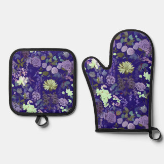 Flowers with an elegant and mysterious atmosphere oven mitt & pot holder set