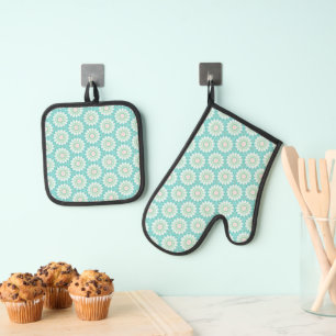 Flowers with Turquoise Background Oven Mitt & Pot Holder Set