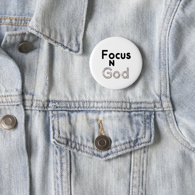 Focus on God 6 Cm Round Badge (In Situ)
