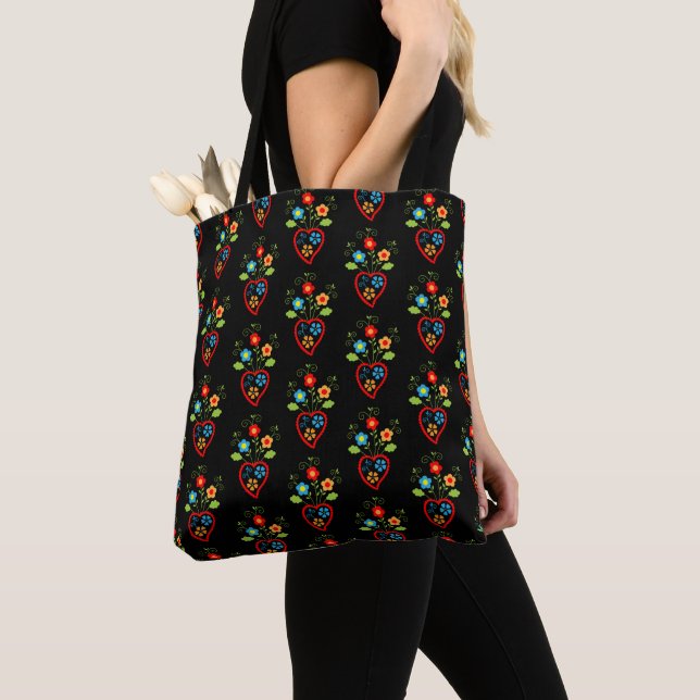 Folk portuguese blooming heart pattern tote bag (Close Up)